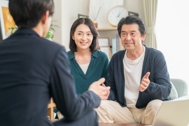 ココロホームと商談するお客様